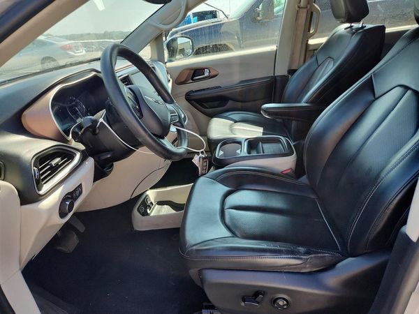 2021 CHRYSLER VOYAGER
