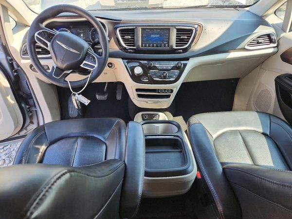 2021 CHRYSLER VOYAGER