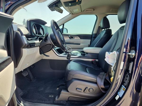 2023 KIA CARNIVAL LX, LX Seat Package