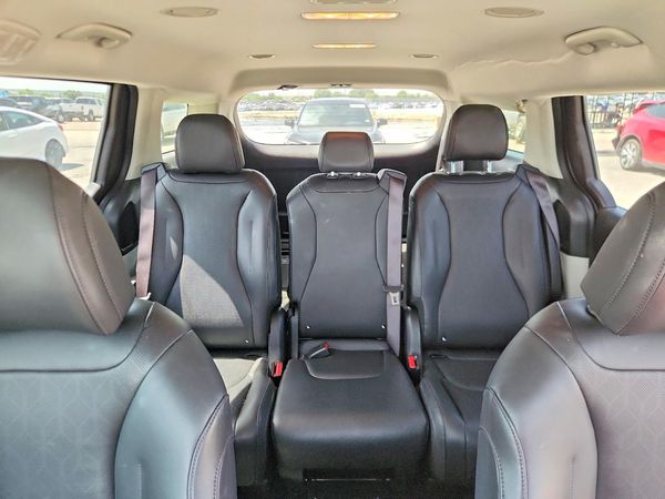 2023 KIA CARNIVAL LX, LX Seat Package
