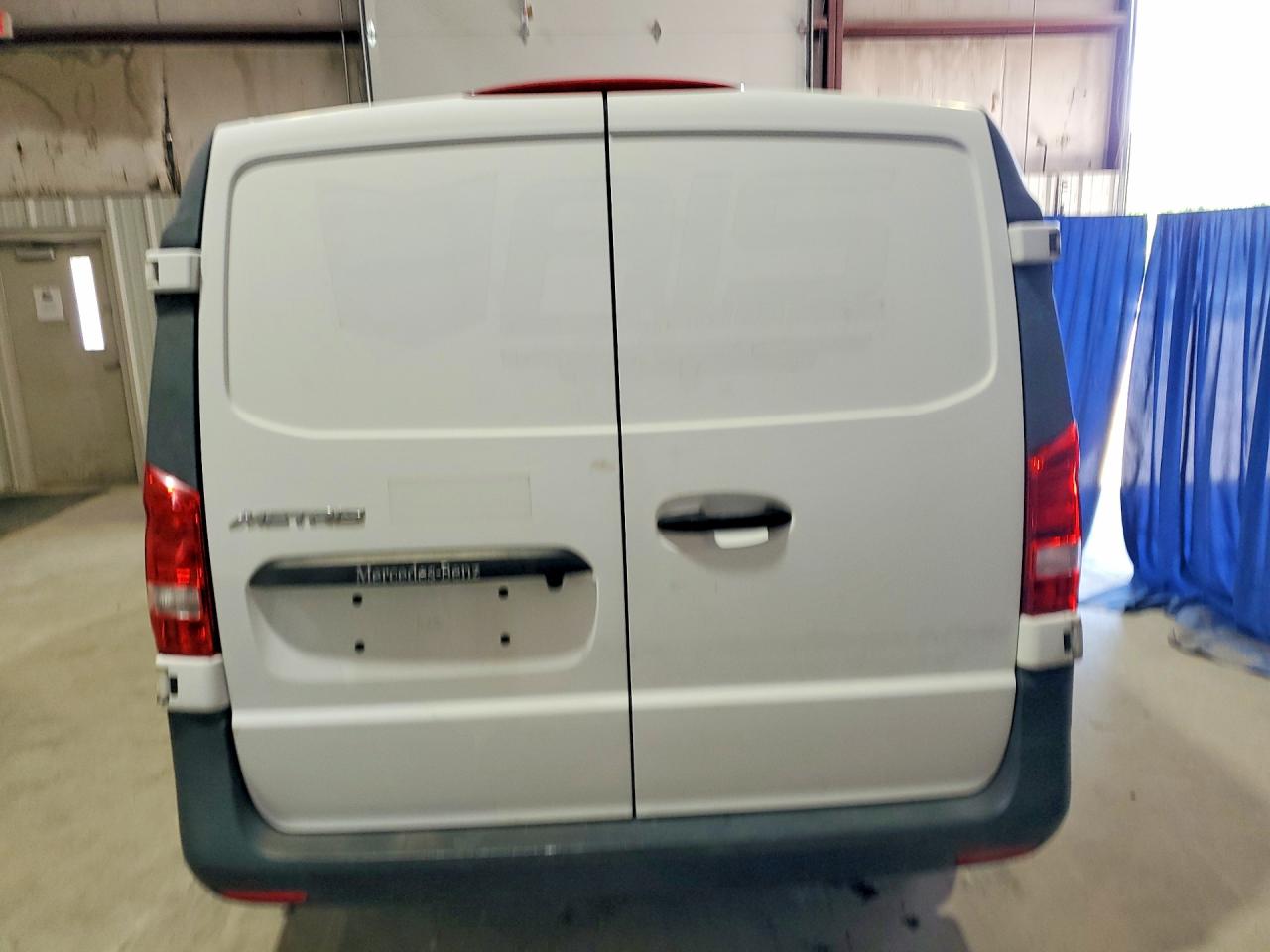 2016 MERCEDES-BENZ METRIS