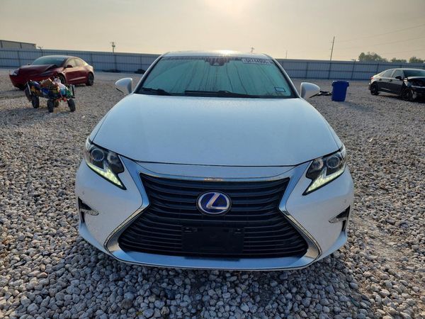 2016 LEXUS ES 300h