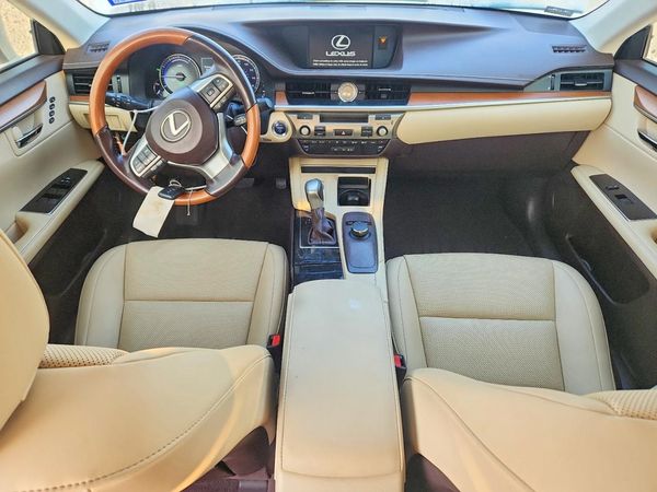 2016 LEXUS ES 300h