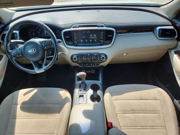 2017 KIA SORENTO L, LX