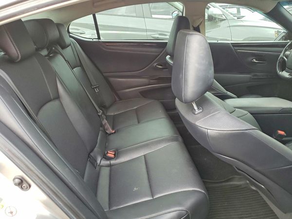 2019 LEXUS ES 350