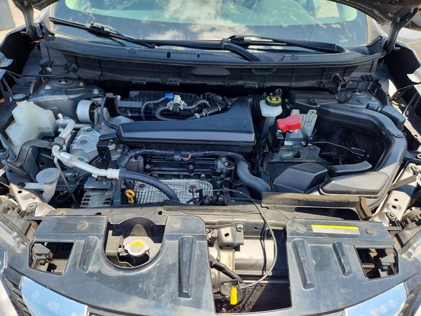 2018 NISSAN ROGUE — Engine bay
