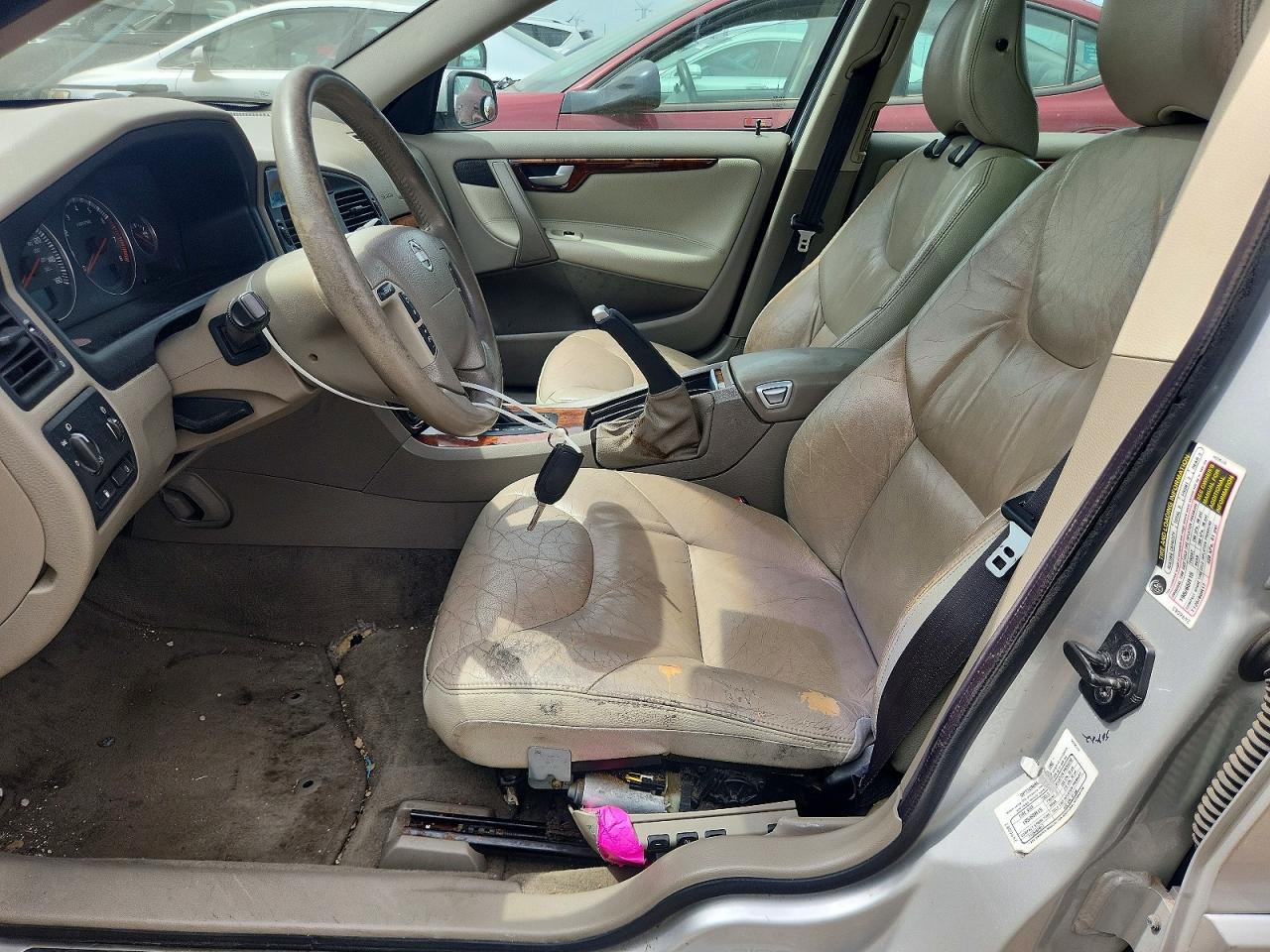 2005 VOLVO V70