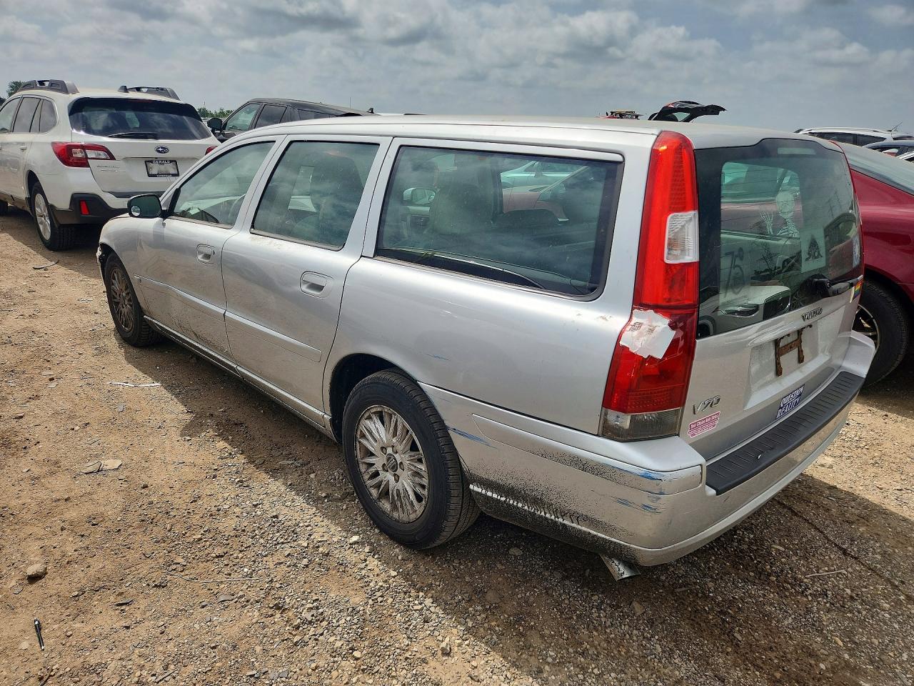 2005 VOLVO V70