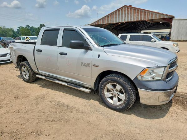 2017 RAM 1500 ST CREW CAB 4X2