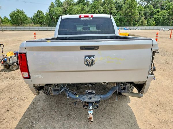 2017 RAM 1500 ST CREW CAB 4X2