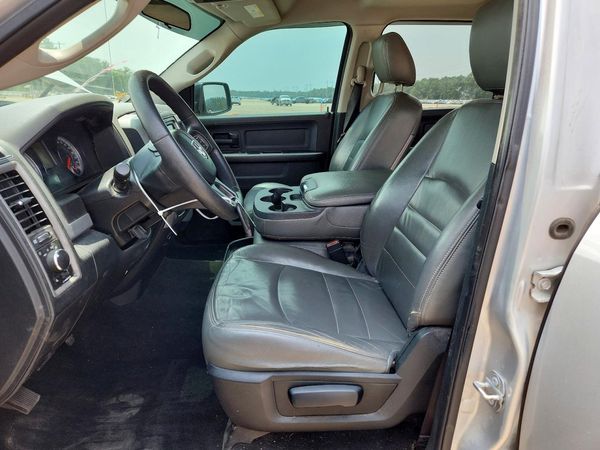 2017 RAM 1500 ST CREW CAB 4X2