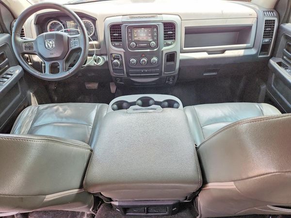 2017 RAM 1500 ST CREW CAB 4X2