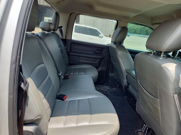 2017 RAM 1500 ST CREW CAB 4X2