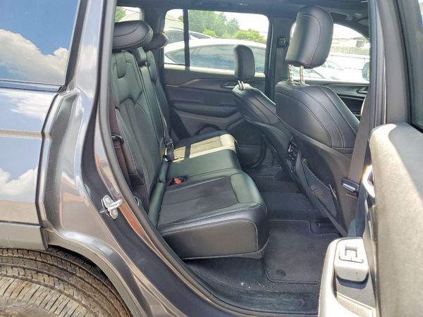 2025 JEEP GRAND CHEROKEE Laredo, Altitude