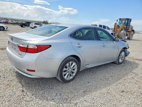 2015 LEXUS ES 300h