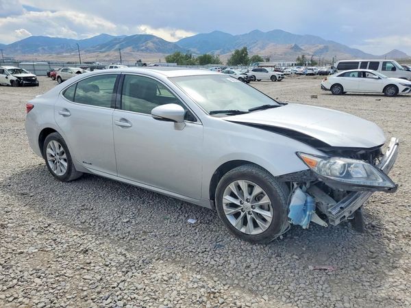 2015 LEXUS ES 300h