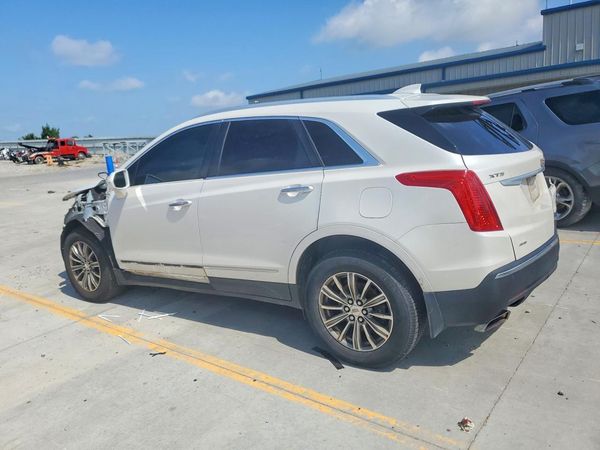 2017 CADILLAC XT5 Luxury