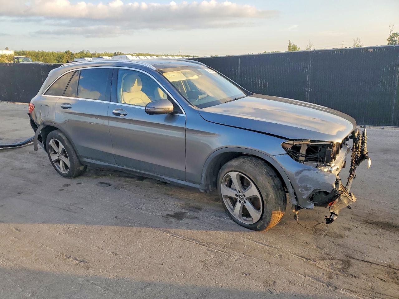 2019 MERCEDES-BENZ GLC GLC300