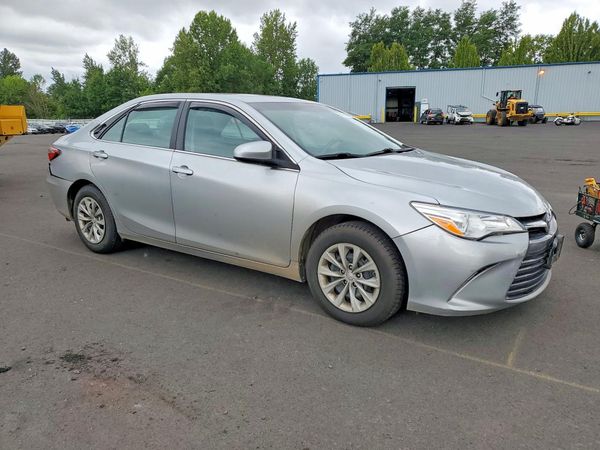 2016 TOYOTA CAMRY — Passenger 3/4