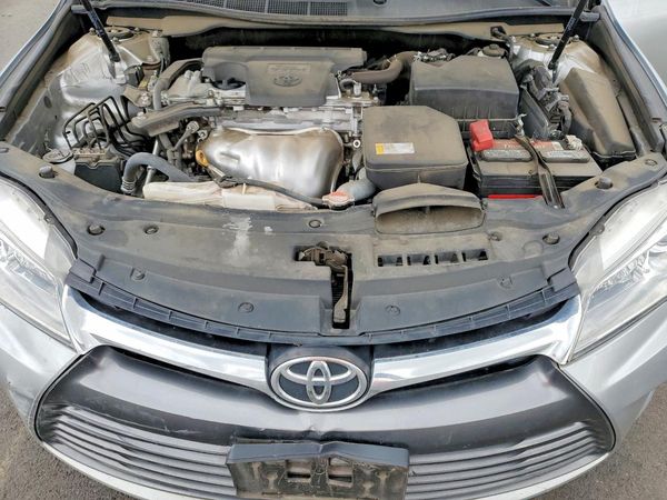 2016 TOYOTA CAMRY — Engine bay