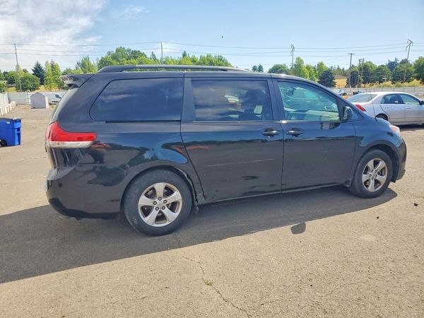 2013 TOYOTA SIENNA