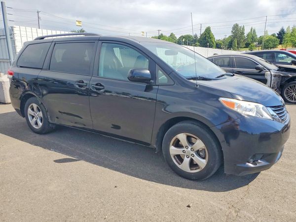 2013 TOYOTA SIENNA