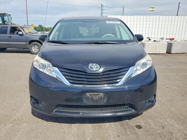 2013 TOYOTA SIENNA