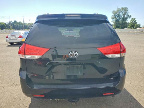 2013 TOYOTA SIENNA