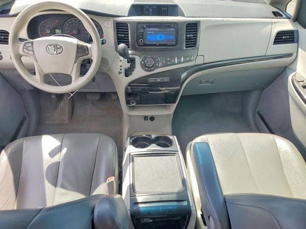 2013 TOYOTA SIENNA