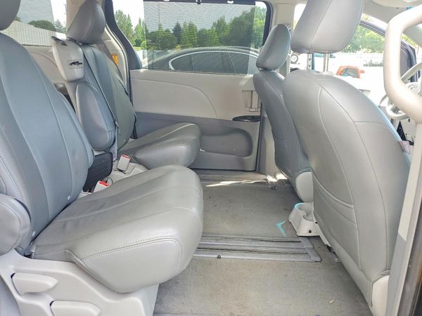 2013 TOYOTA SIENNA