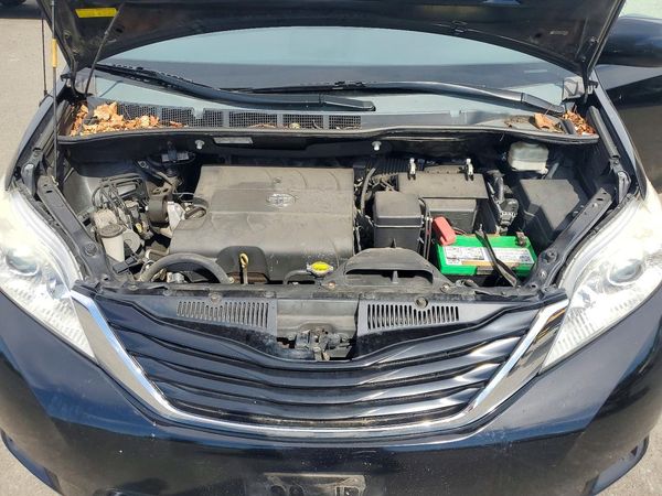 2013 TOYOTA SIENNA