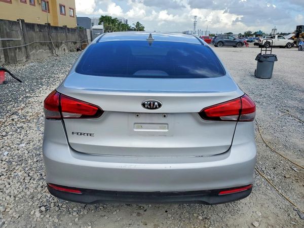 2018 KIA FORTE LX Base