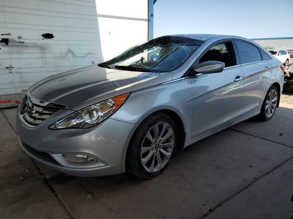 2013 HYUNDAI SONATA — Front 3/4