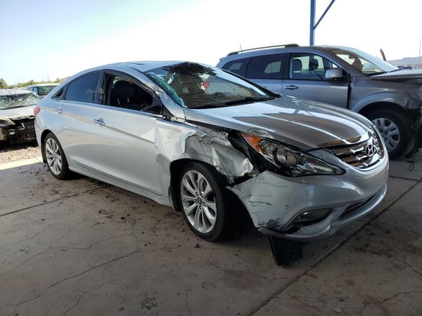 2013 HYUNDAI SONATA — Passenger 3/4