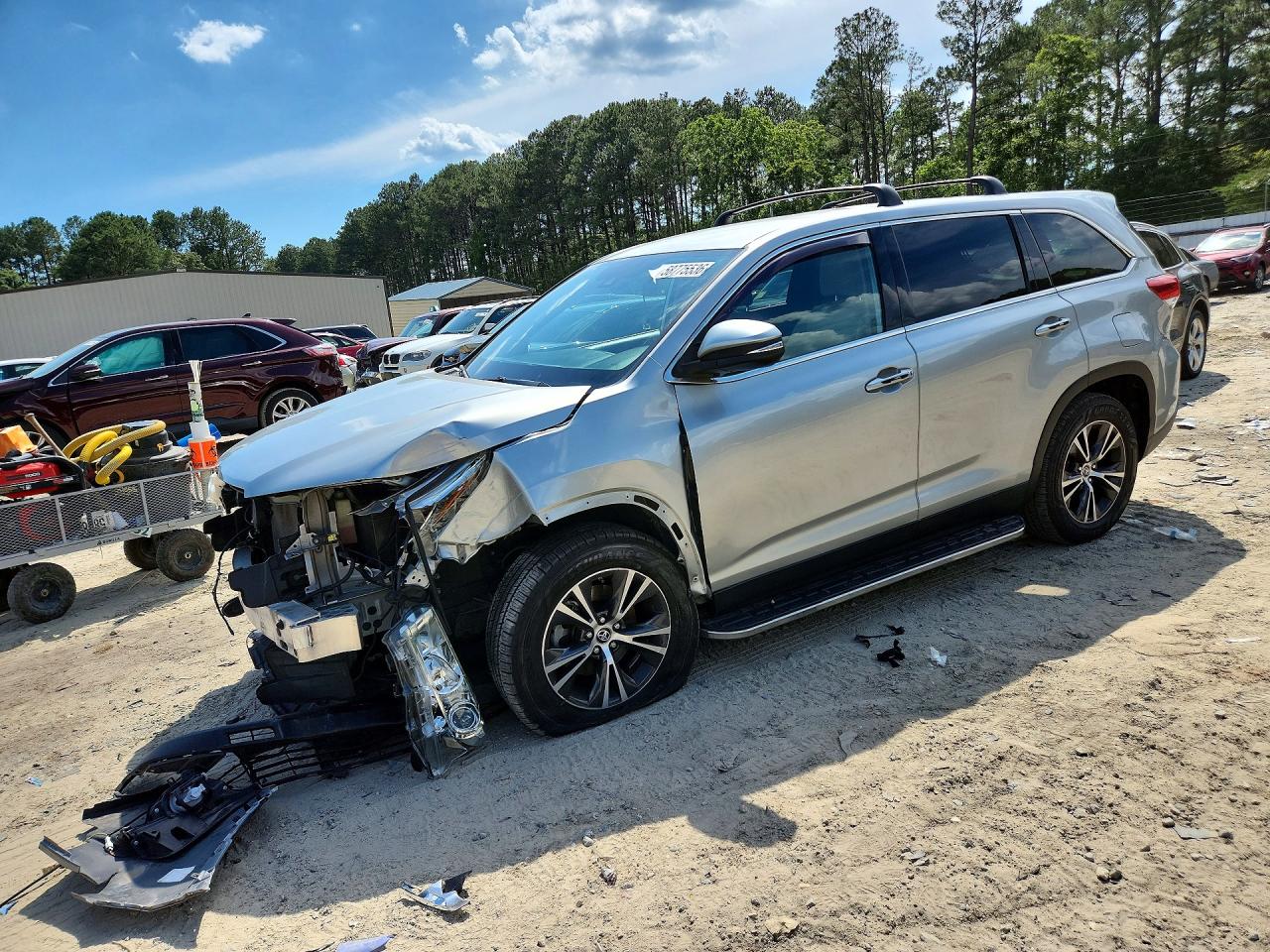 2019 TOYOTA HIGHLANDER LE