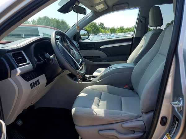 2019 TOYOTA HIGHLANDER LE