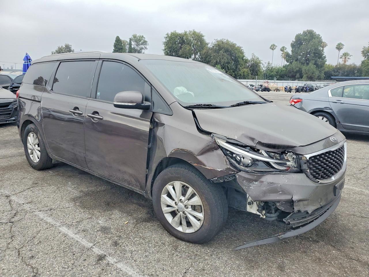 2015 KIA SEDONA GL - Middle-low