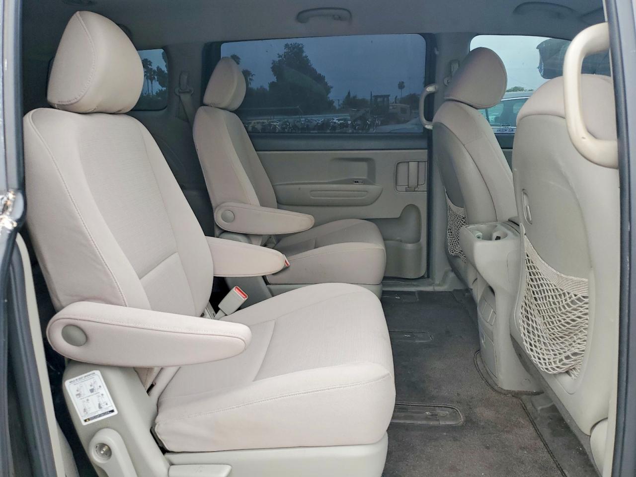 2015 KIA SEDONA GL - Middle-low