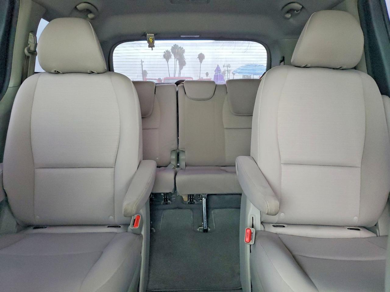 2015 KIA SEDONA GL - Middle-low