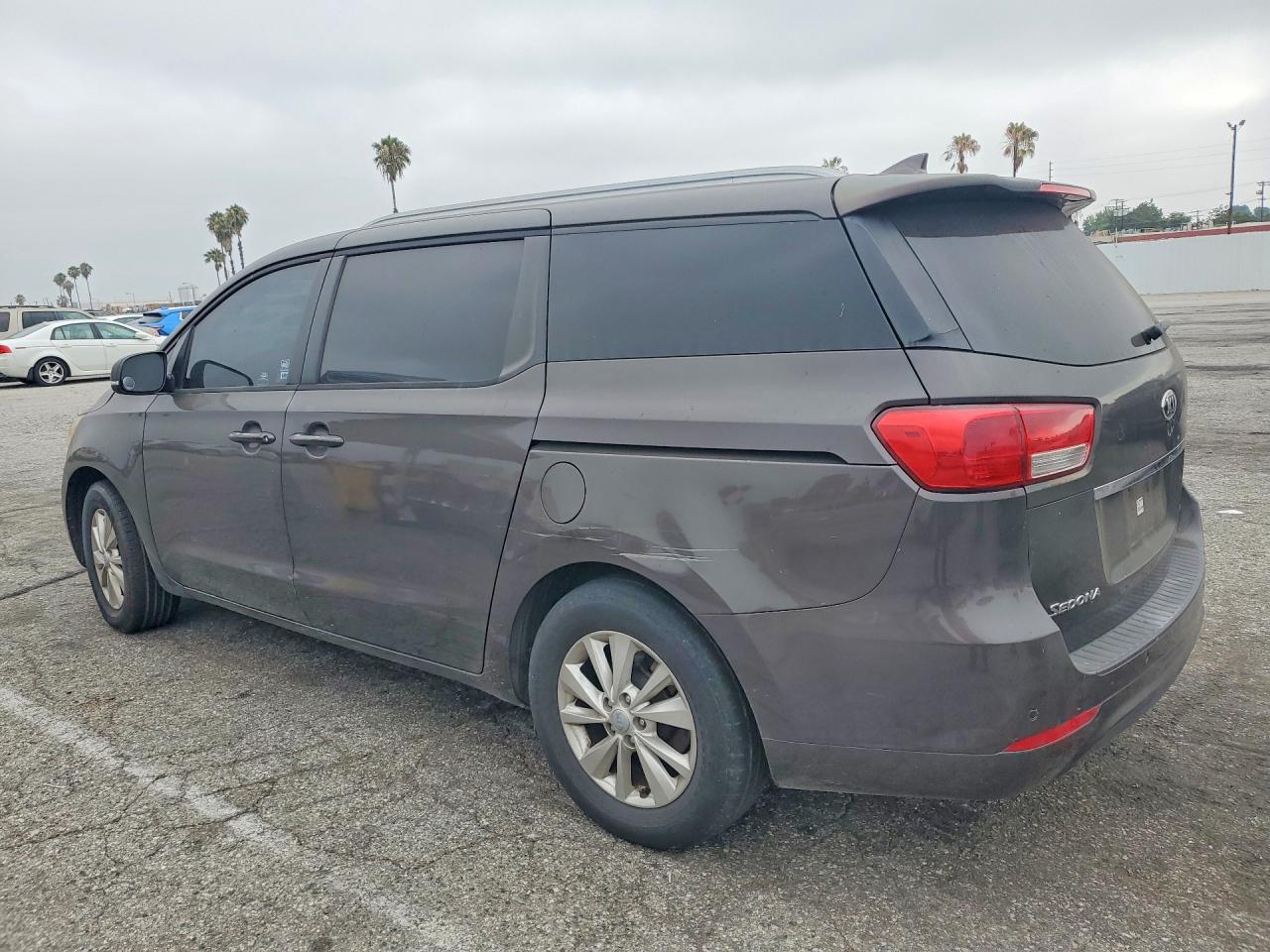 2015 KIA SEDONA GL - Middle-low