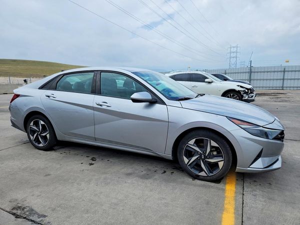 2023 HYUNDAI ELANTRA SEL w/Convenience Pkg