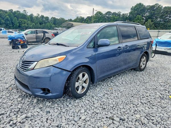 2016 TOYOTA SIENNA