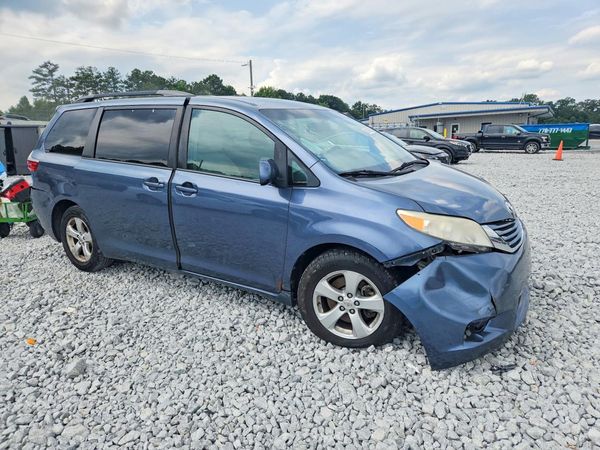 2016 TOYOTA SIENNA