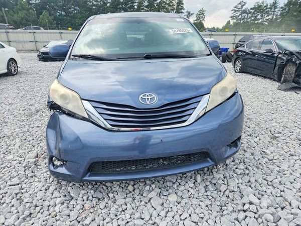 2016 TOYOTA SIENNA