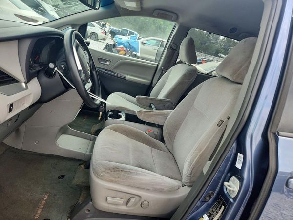 2016 TOYOTA SIENNA