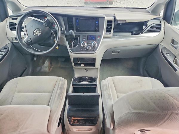 2016 TOYOTA SIENNA