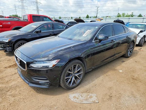 2018 VOLVO S90 Momentum