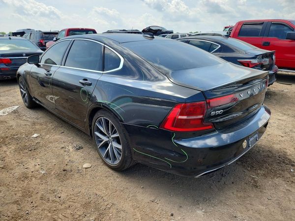2018 VOLVO S90 Momentum