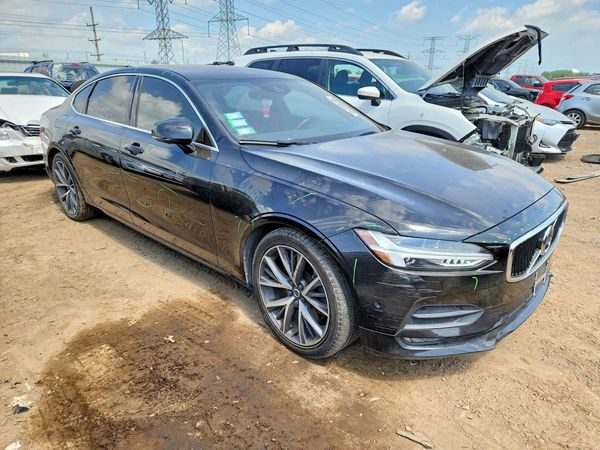 2018 VOLVO S90 Momentum