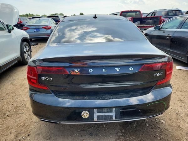 2018 VOLVO S90 Momentum